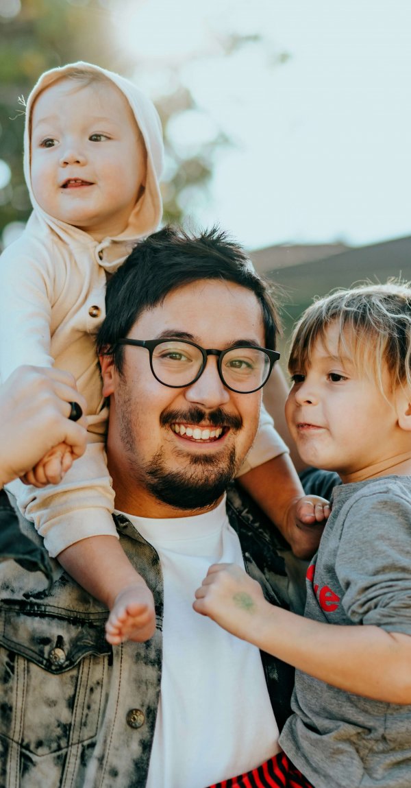 dad with two kids